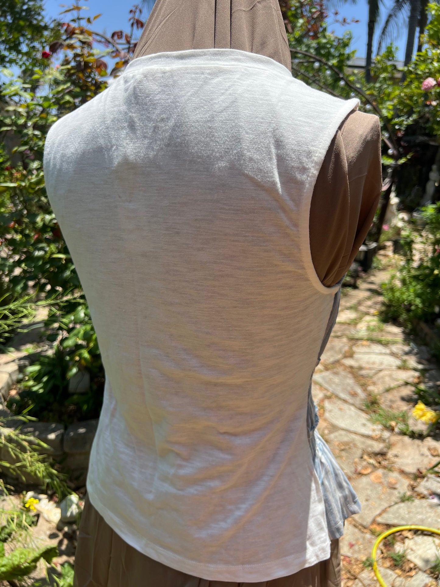 Sleeveless stretchy top