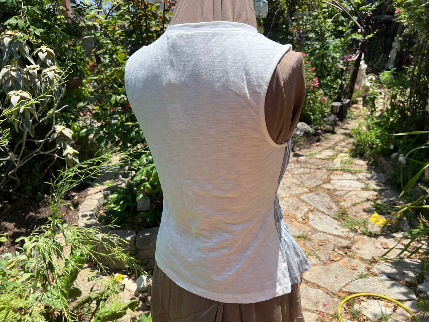 Sleeveless stretchy top