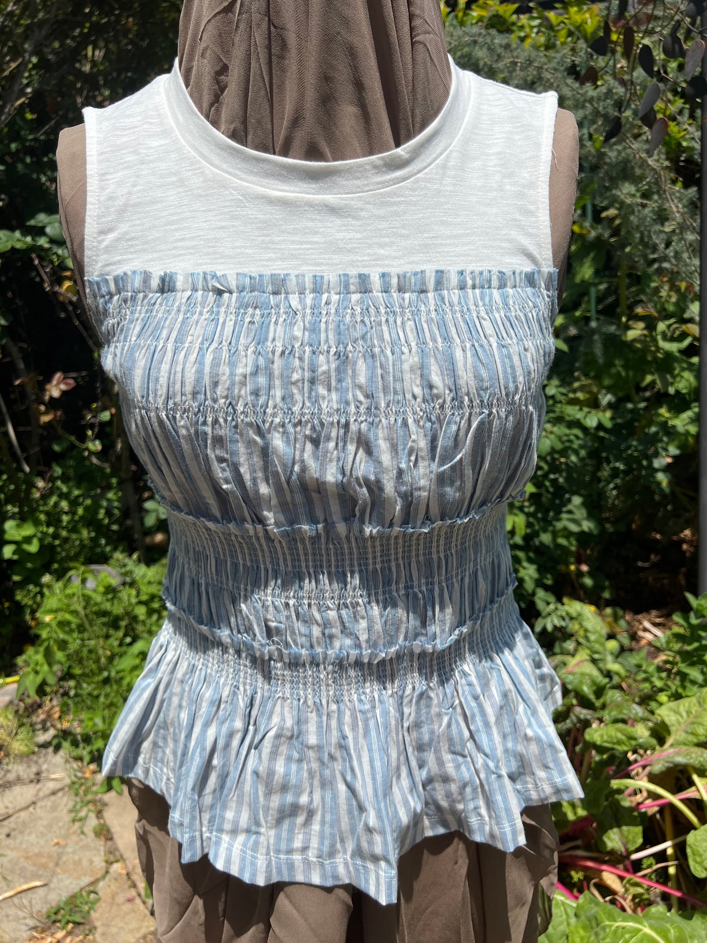 Sleeveless stretchy top