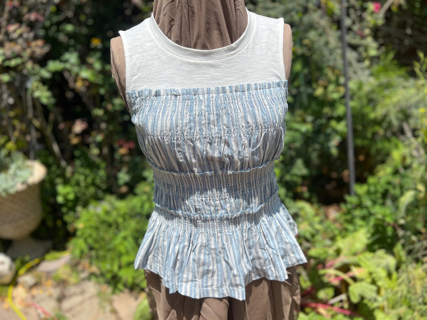 Sleeveless stretchy top