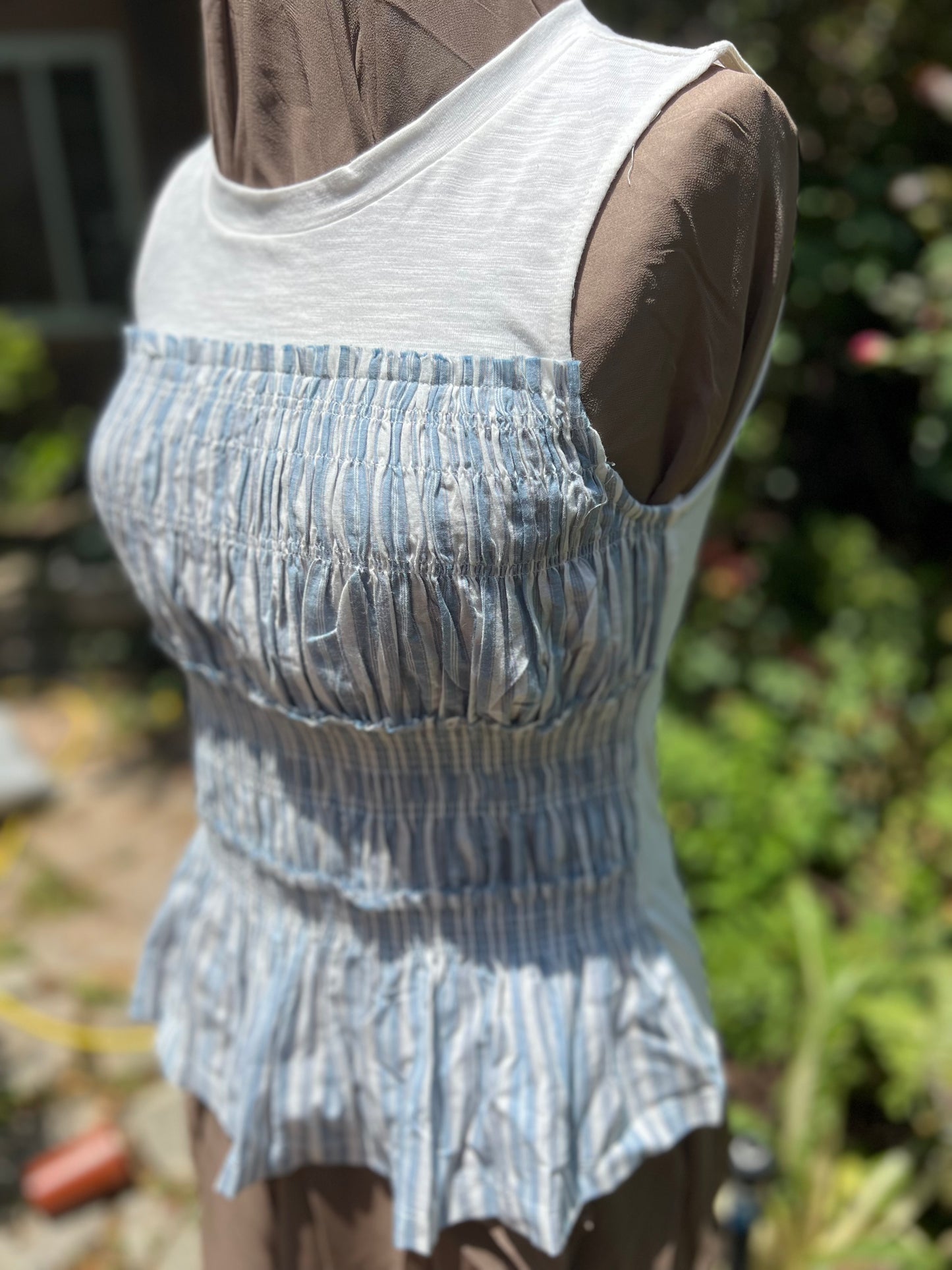 Sleeveless stretchy top