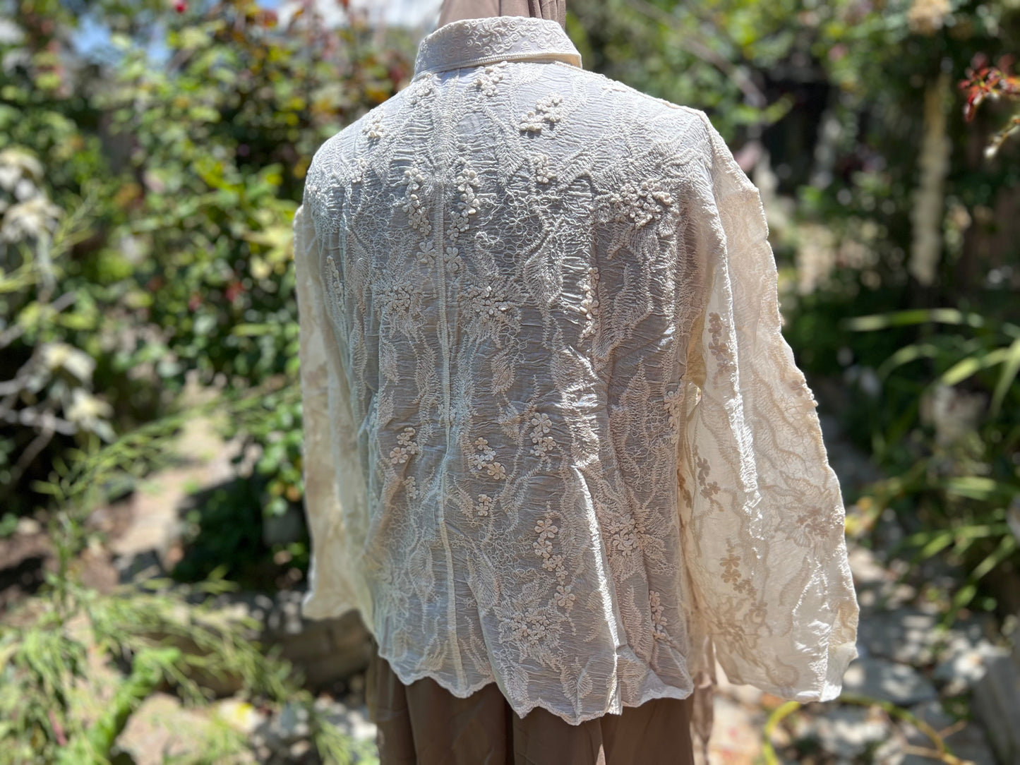 Long sleeve cotton shirt with the embroidery