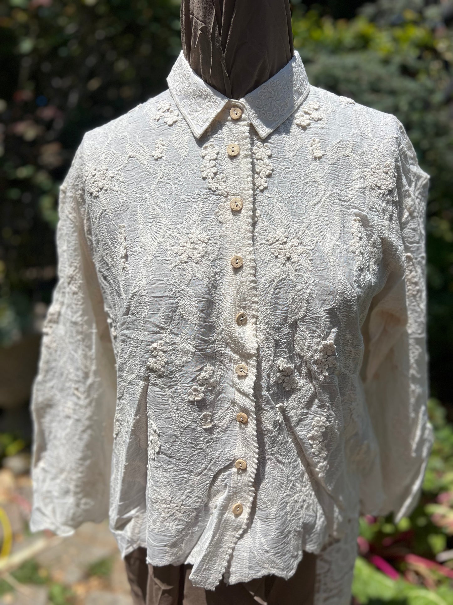 Long sleeve cotton shirt with the embroidery