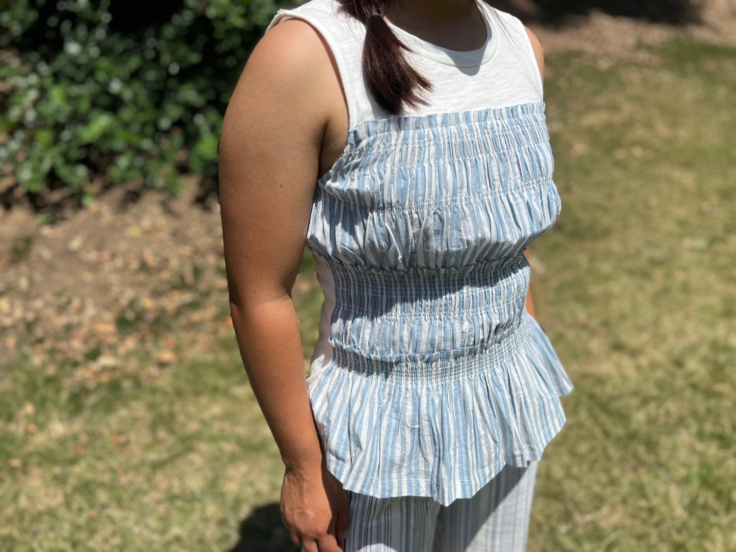 Sleeveless stretchy top